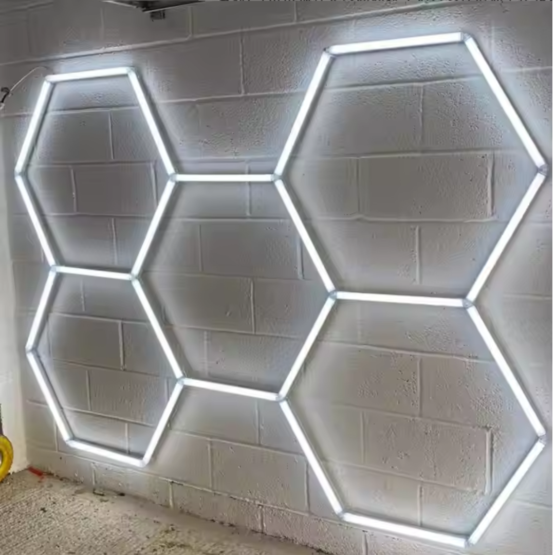 Hexagon LED világítás garázsokhoz és műhelyekhez (122x244 cm)