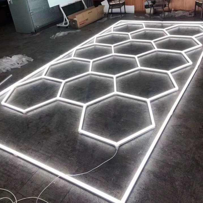 Hexagon LED világítás garázsokhoz és műhelyekhez (244x485 cm)